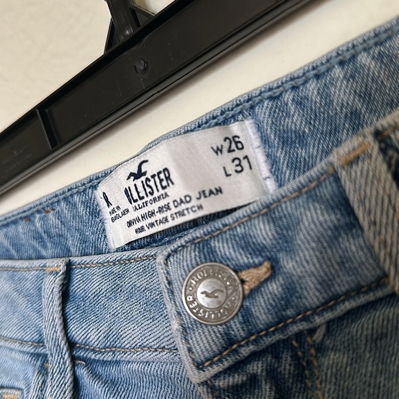 Hollister Curvy Ultra High Rise Dad Jean - Destroyed Light Wash - Picture 4 of 4